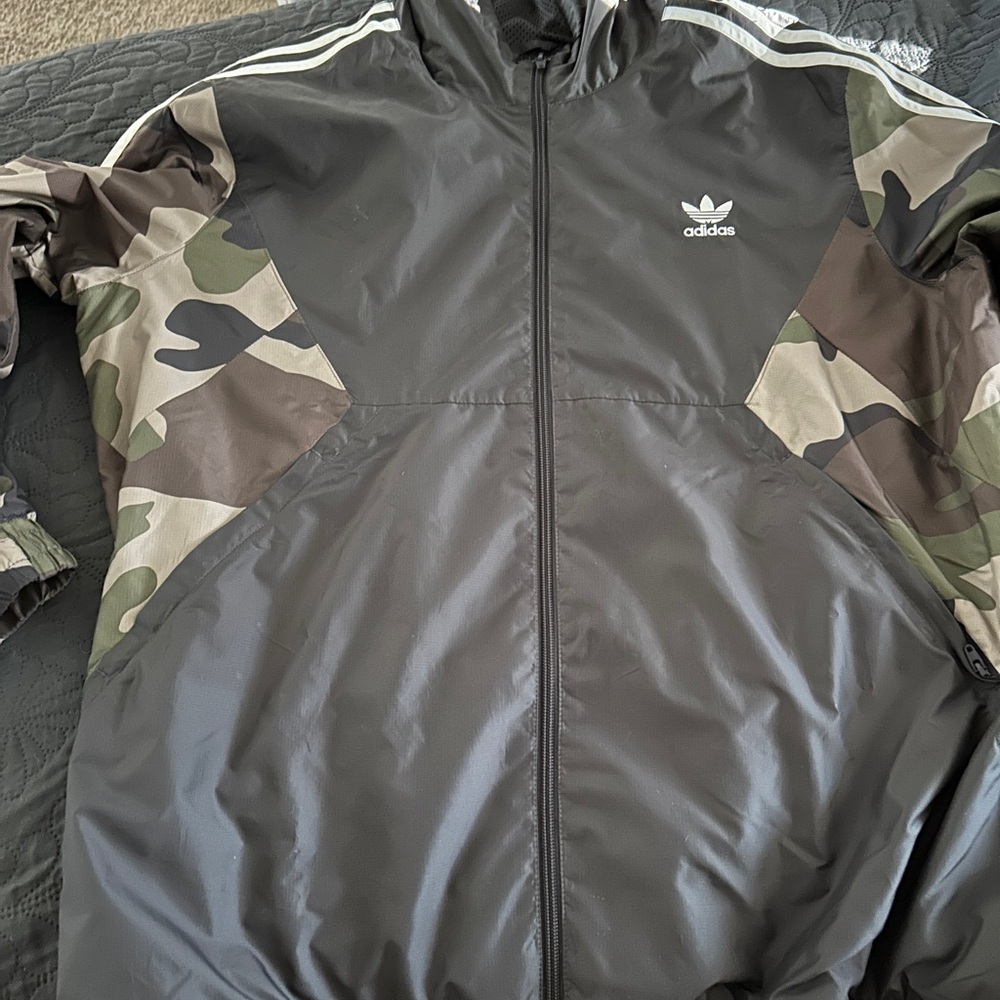 Adidas Men's Black and Camouflage Windbreaker